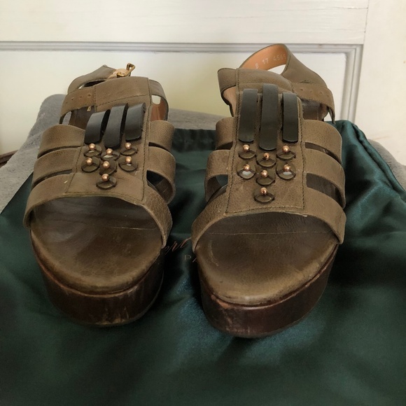 Robert Clergerie "PISE " OLIVE SANDALS 8.5 M WOOD - Picture 1 of 8